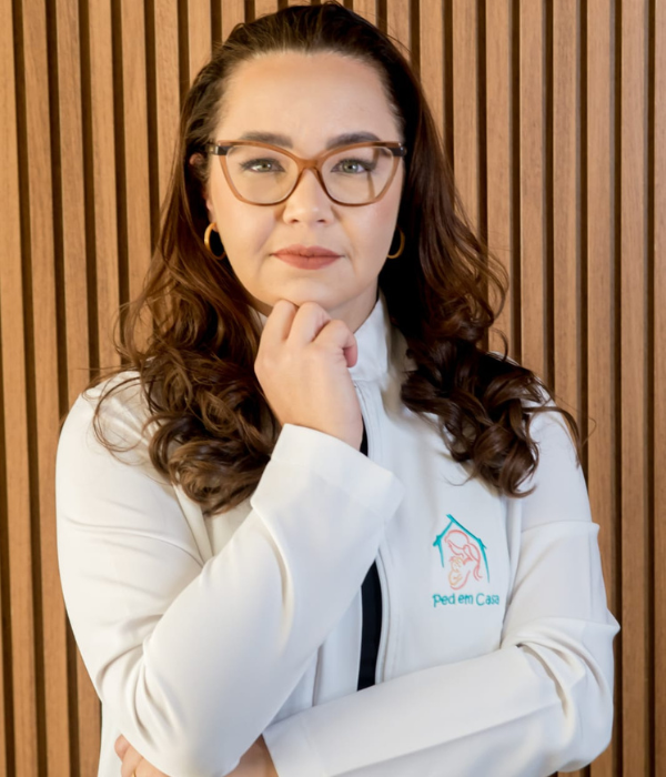 Dra. Flávia Eça, pediatra e neonatologista em Salvador